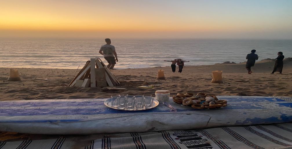 This one Present the Hospitality of Moroccans with Solo Surfers.